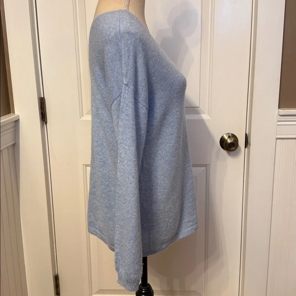 J. McLAUGHLIN SWEATER V-NECK & BACK LIGHT BLUE CASHMERE LONG SLEEVE SIZE S